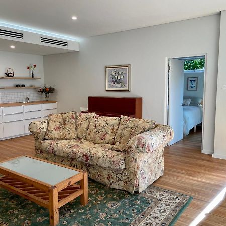 Tranquil Garden Apartment With Living Room Wollongong Extérieur photo